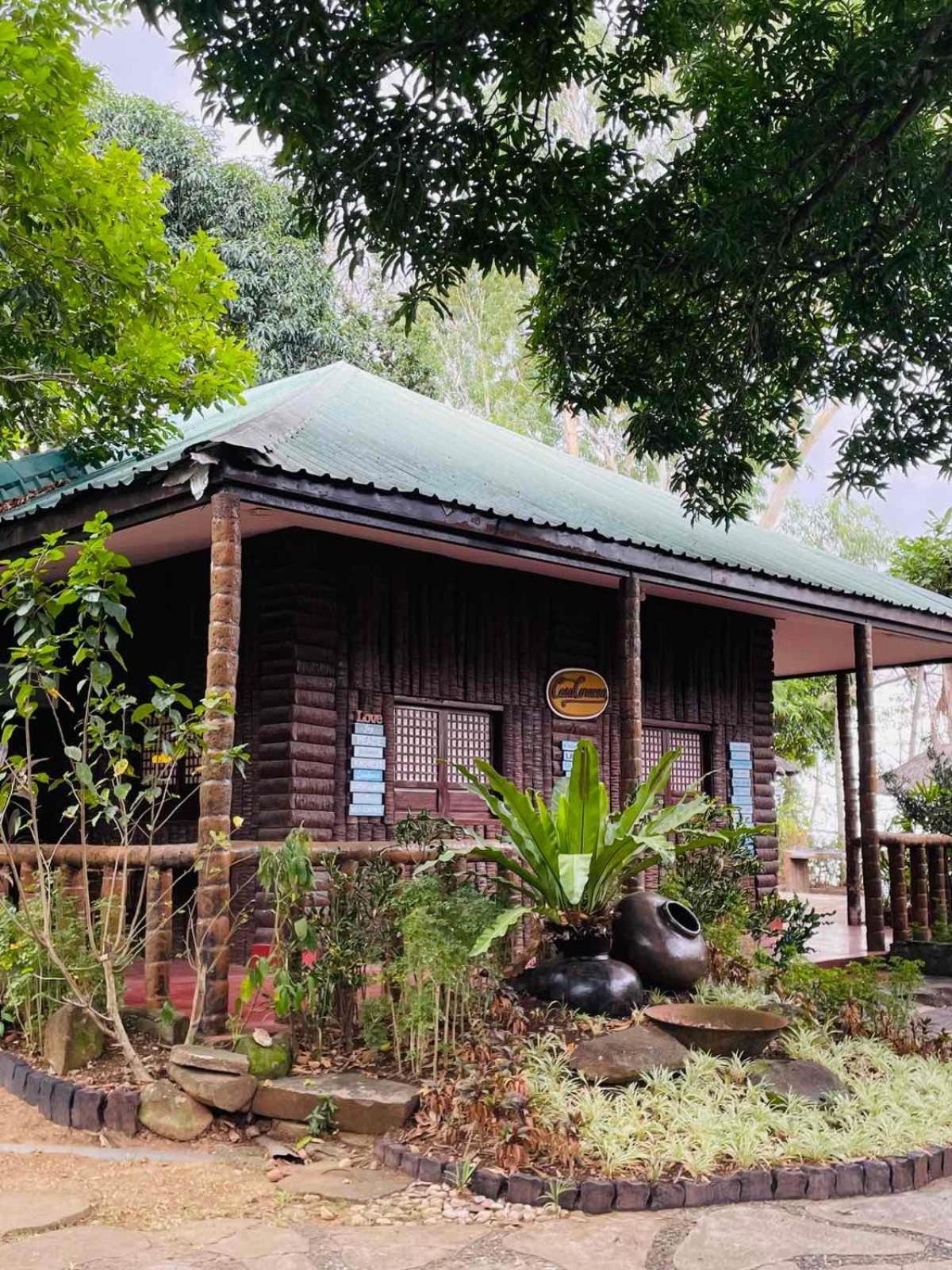 Loreland Farm Resort Antipolo Exterior photo