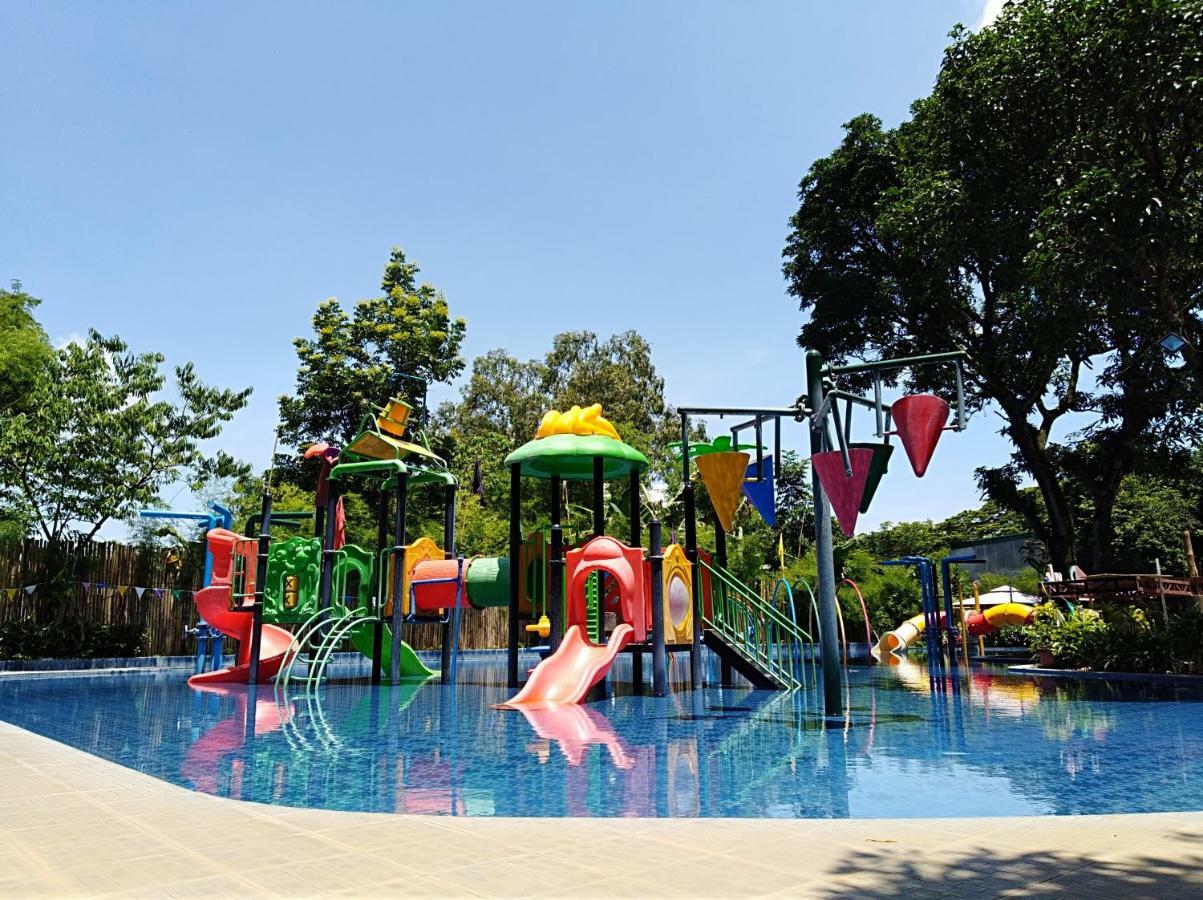 Loreland Farm Resort Antipolo Exterior photo